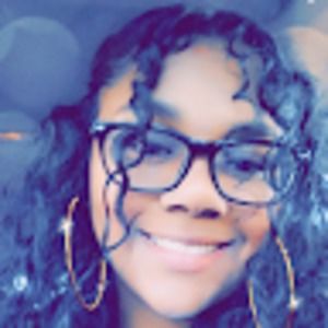 Meet your Posher, Adriana